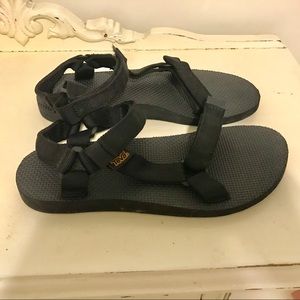 Women’s size 9 Teva sandals